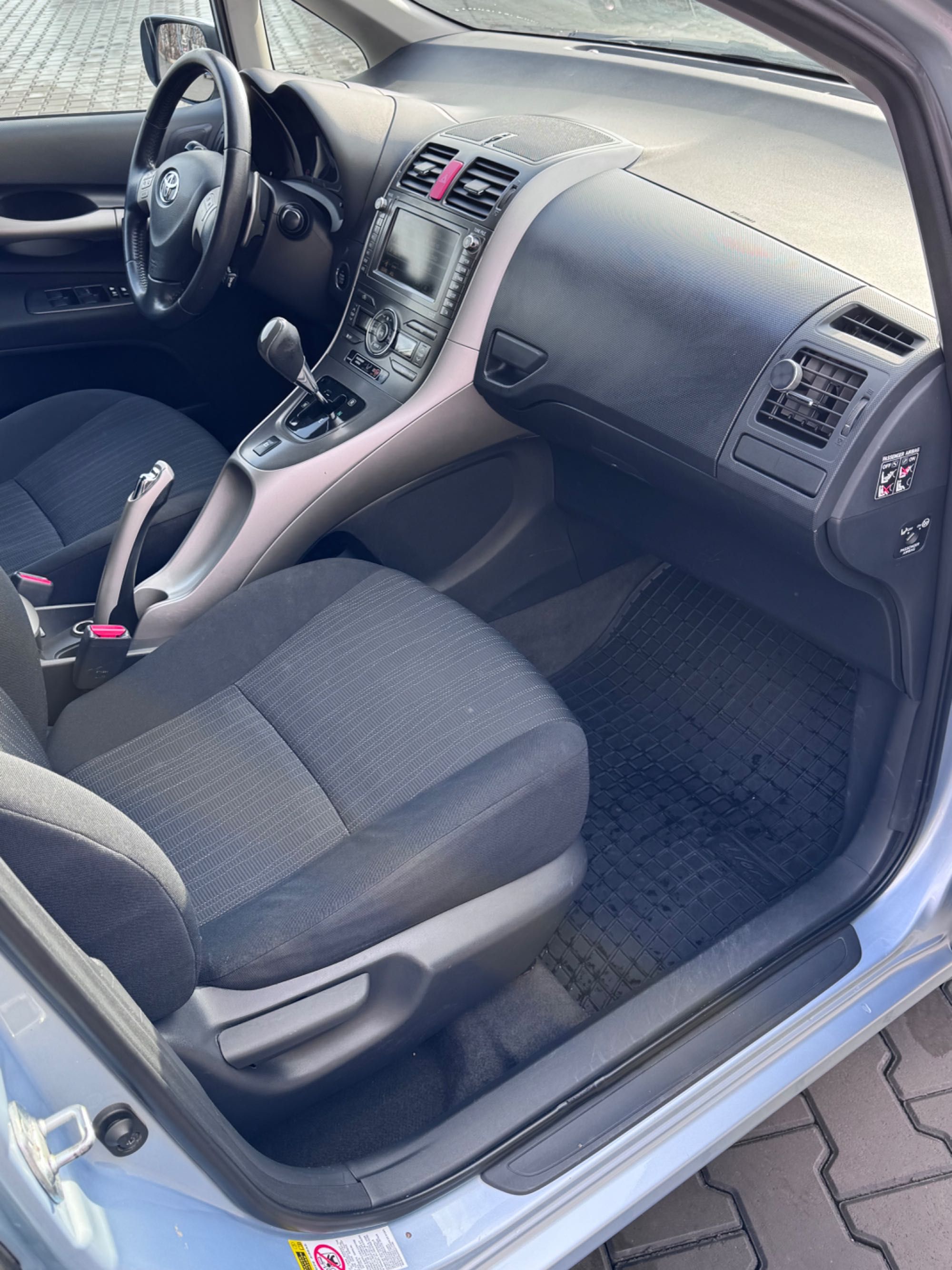 Toyota Auris 1.6 benzina AUTOMAT