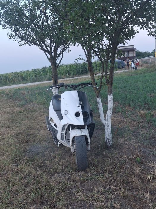 Vand Malaguti f12 ,facut pentru câmp,  ,schimb cu motocross 125cc 2t