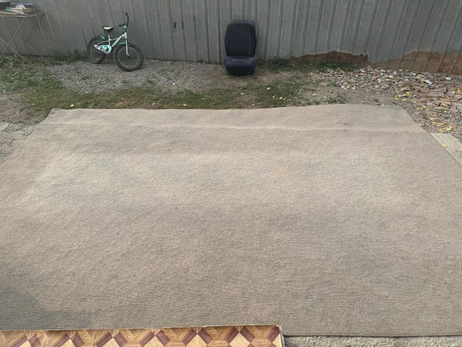 Ковёр в хорошем состоянии