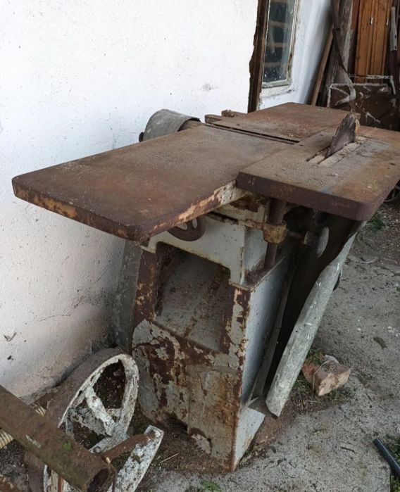 Продавам циркуляр с абрихт