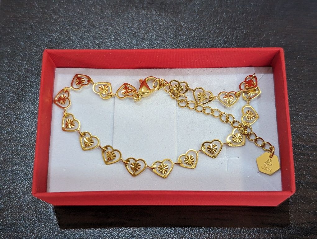 Златна дамска гривна сърчица. Изработена от медицинско злато 18-22см