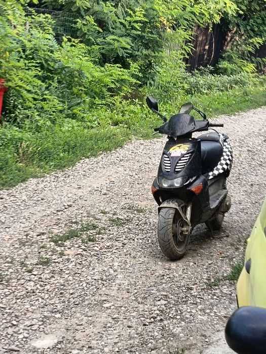 Vând sau schimb aprilia sr 50