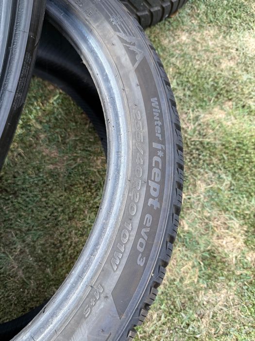 Комплект зимни гуми Hankook 255/40/20 285/35/20