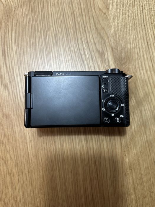 Sony ZV-E10 с 3 батерии