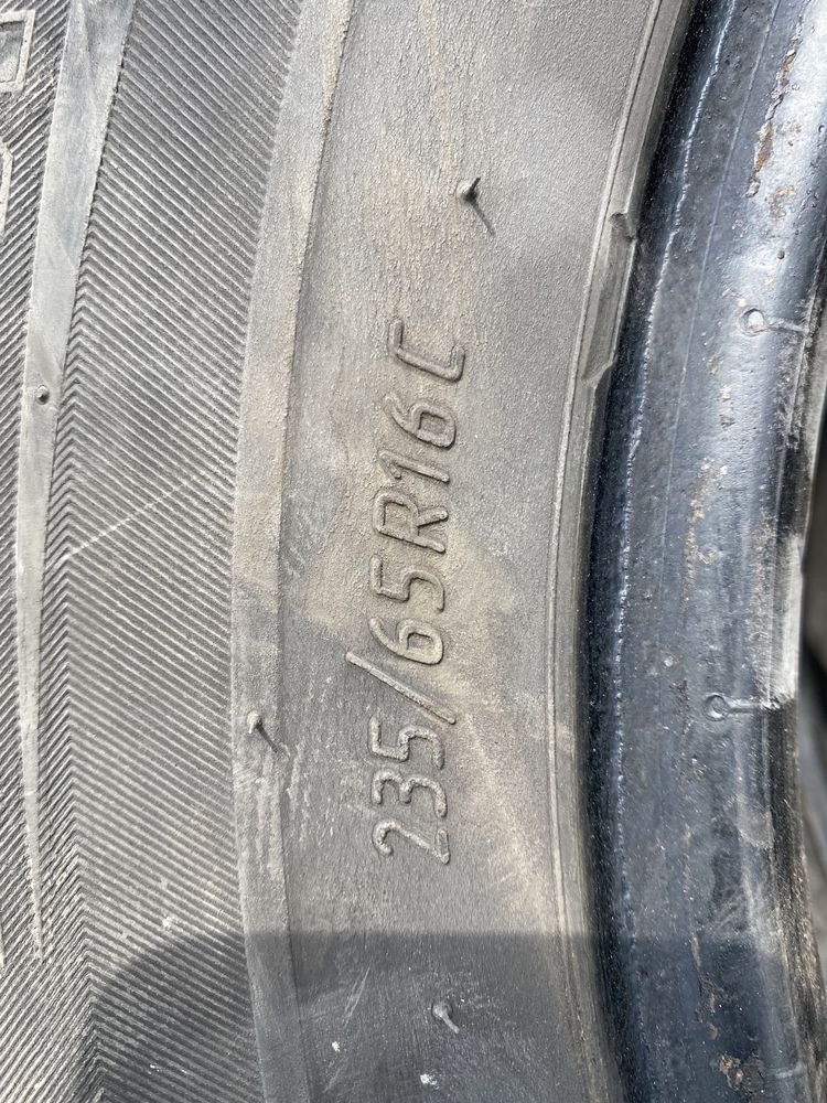 Продаю шины 235/65/16 С.