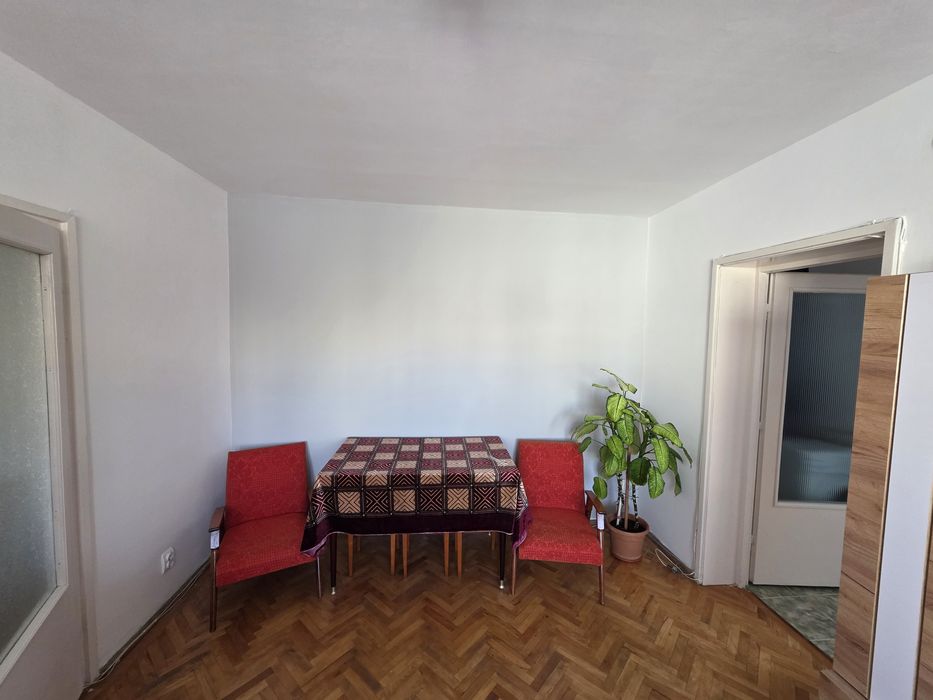 Inchiriez apartament cu 2 camere strada uniri