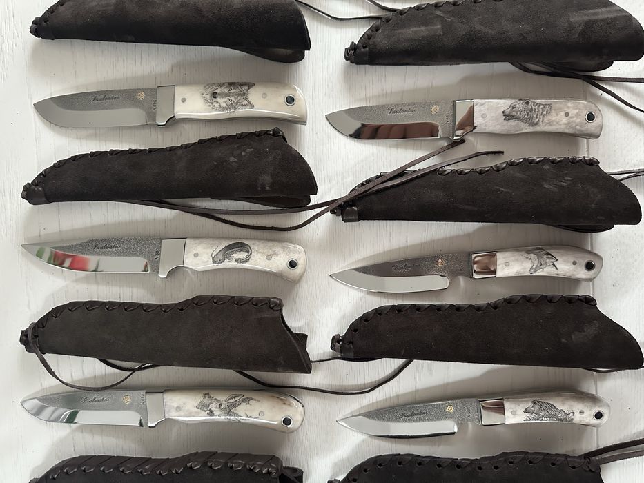 Cutite vanatoresc gravat , corn de cerb