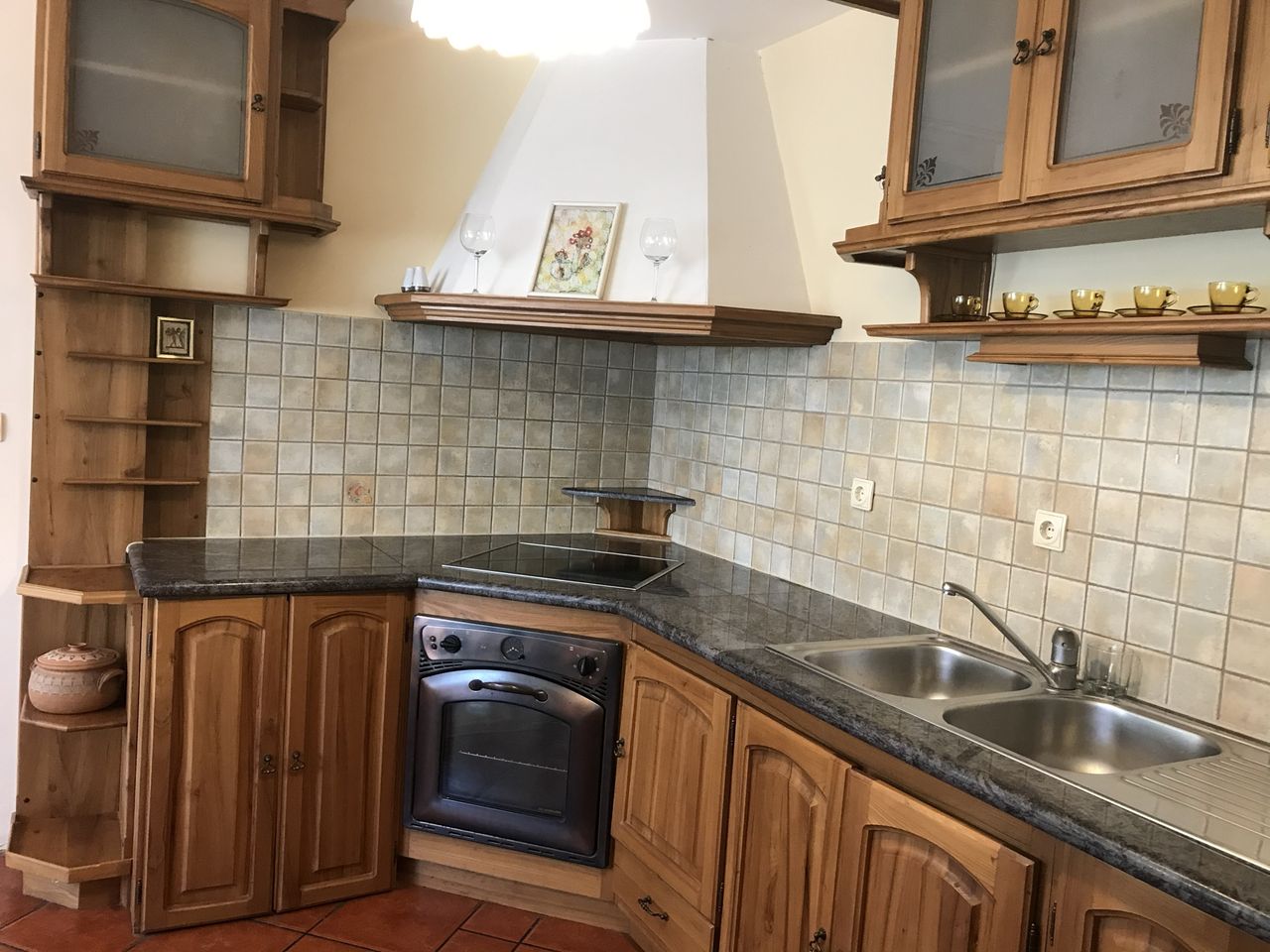 Дава се под наем Тристаен апартамент в Варна, Червен площад - 115 кв.м за 816 € - Снимка #6
