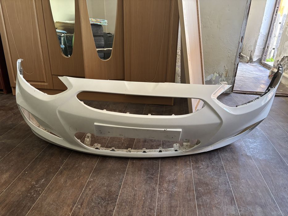 Продаю бампер на hyundai accent за 10000 тенге
