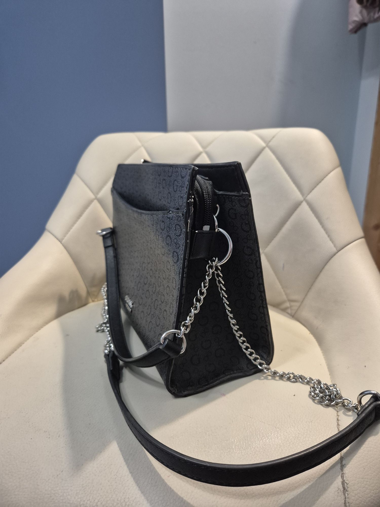 Оригинална чанта Guess