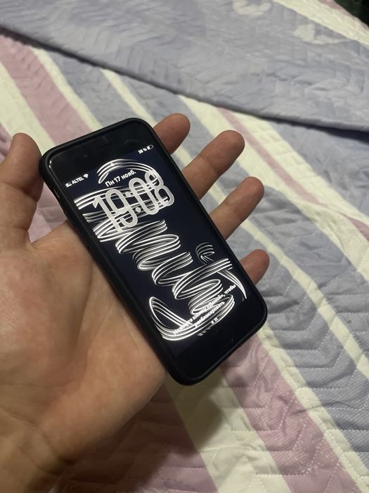 Продам iPhone SE
