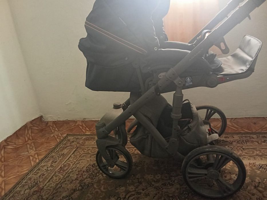 Коляска б/у в отличном состоянии