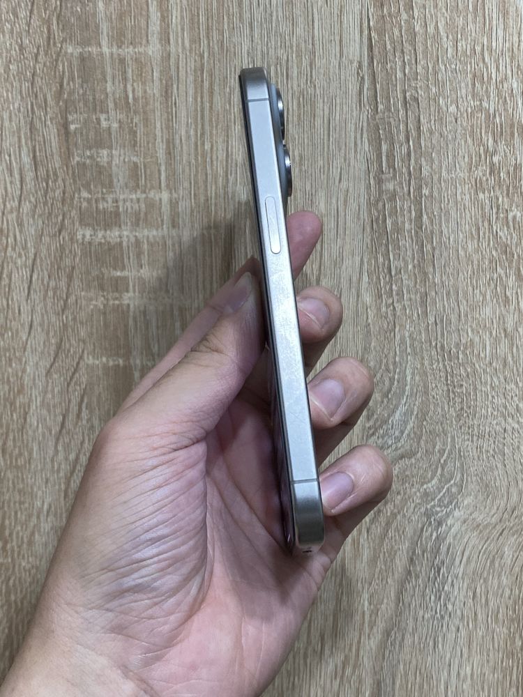 Продам iPhone 15 Pro