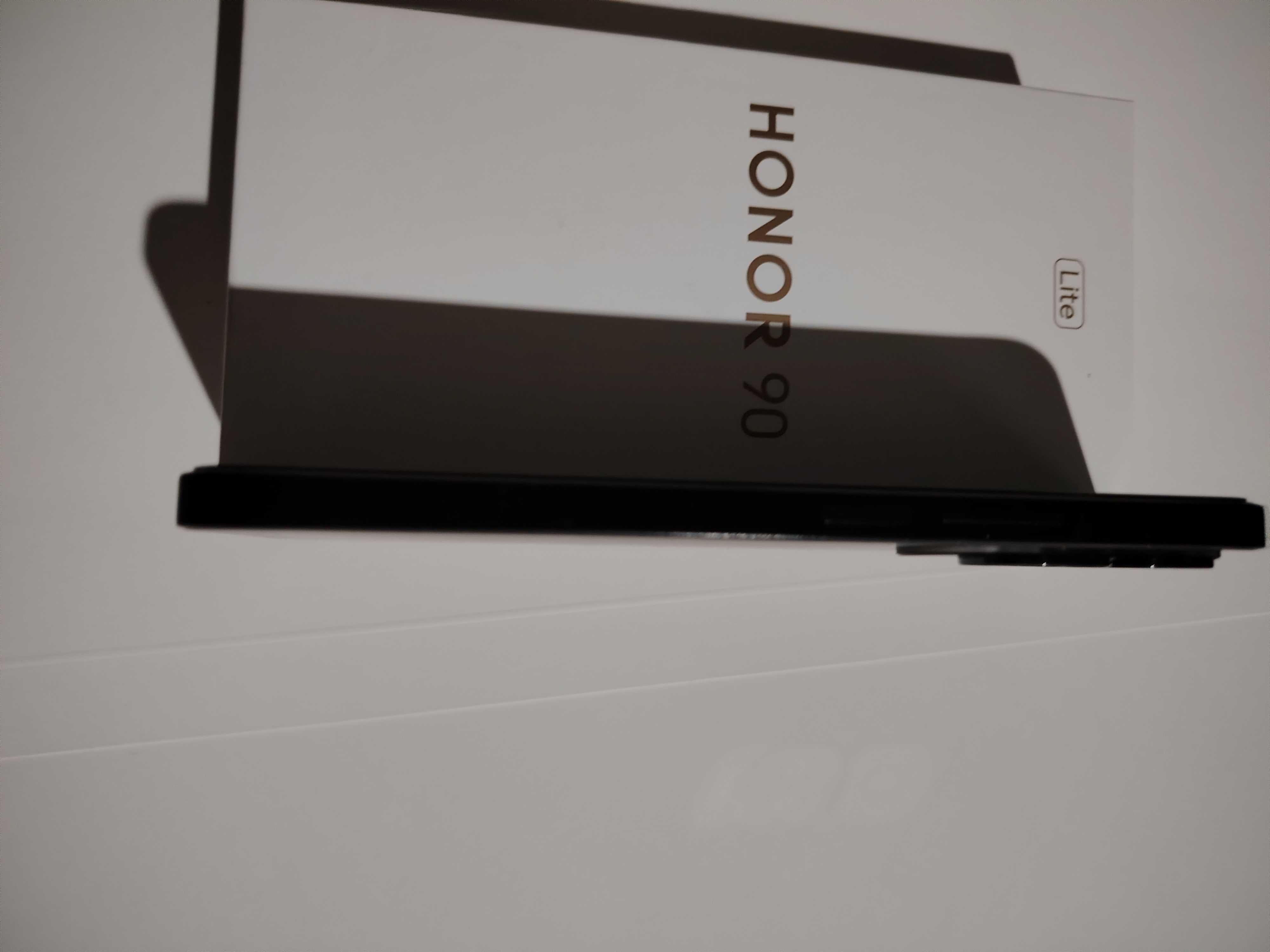 Honor 90 lite с гаранция до края на годината