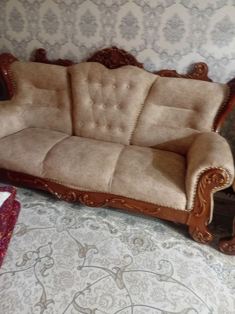 Mebel divan sotiladi