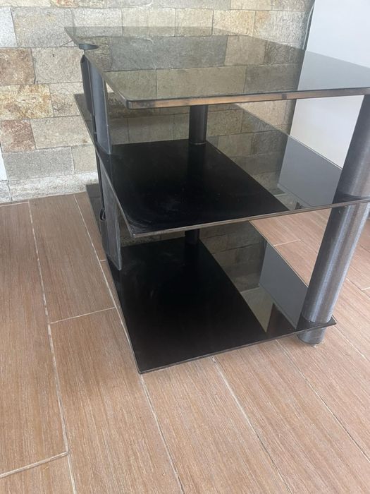 Стъклена масичка за TV