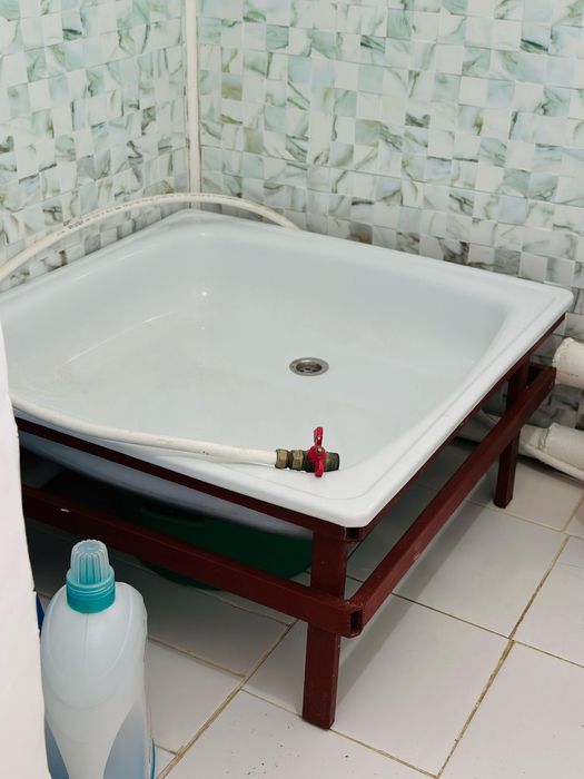Продам падон под душ новый 90смна90см.или обмен на ванной.120/30 на 70