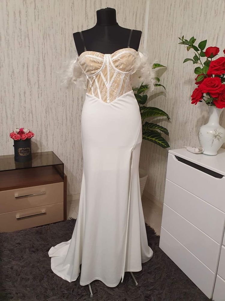Rochie cu fulgi si trena
