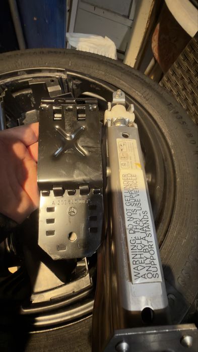 Резервна Гума патерица за Мерцедес 17