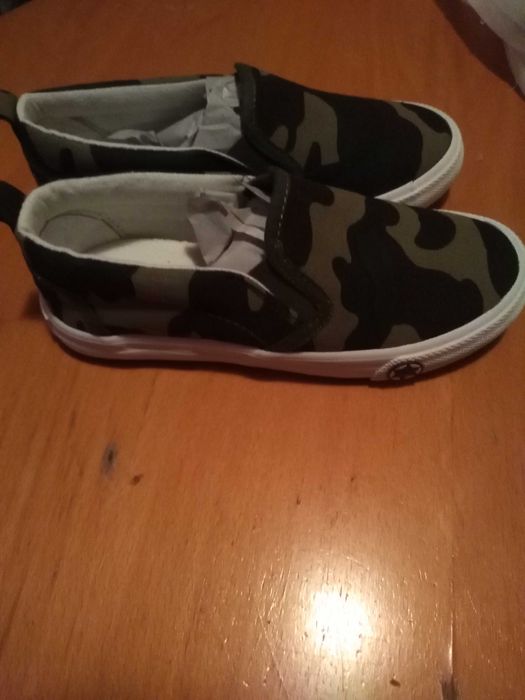 Продавам нови гуменки ,номер 34,умалени са,страхотни олекотени