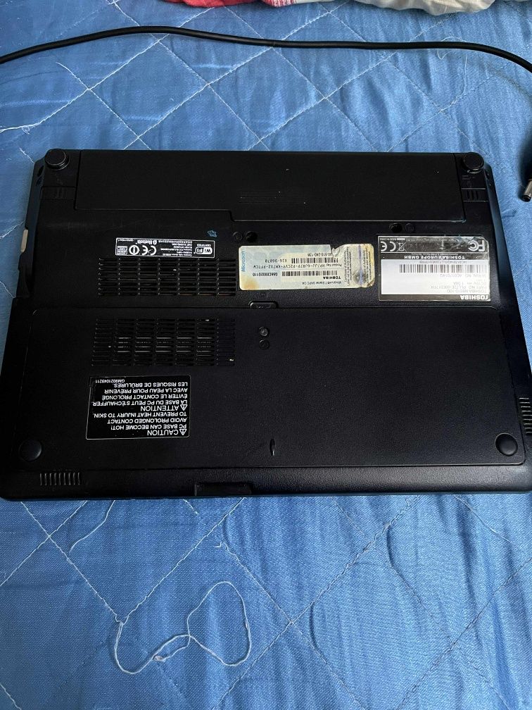 продавам лаптоп Toshiba NB510