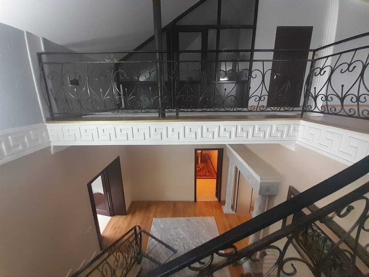 Двух этажный дом с мансардой. мкр Пахтакор