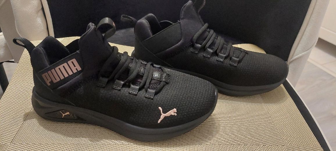 Vând adidași Puma, mărimea 36 ,interior 22.5 cm.Purtați foarte putin
