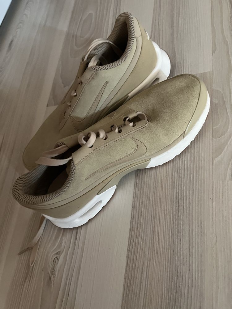 маратонки nike.