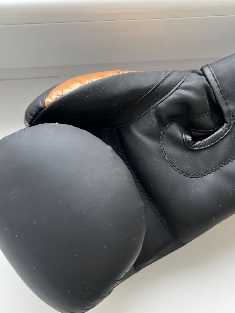 VENUM Боксерские перчатки +подарок Бинты