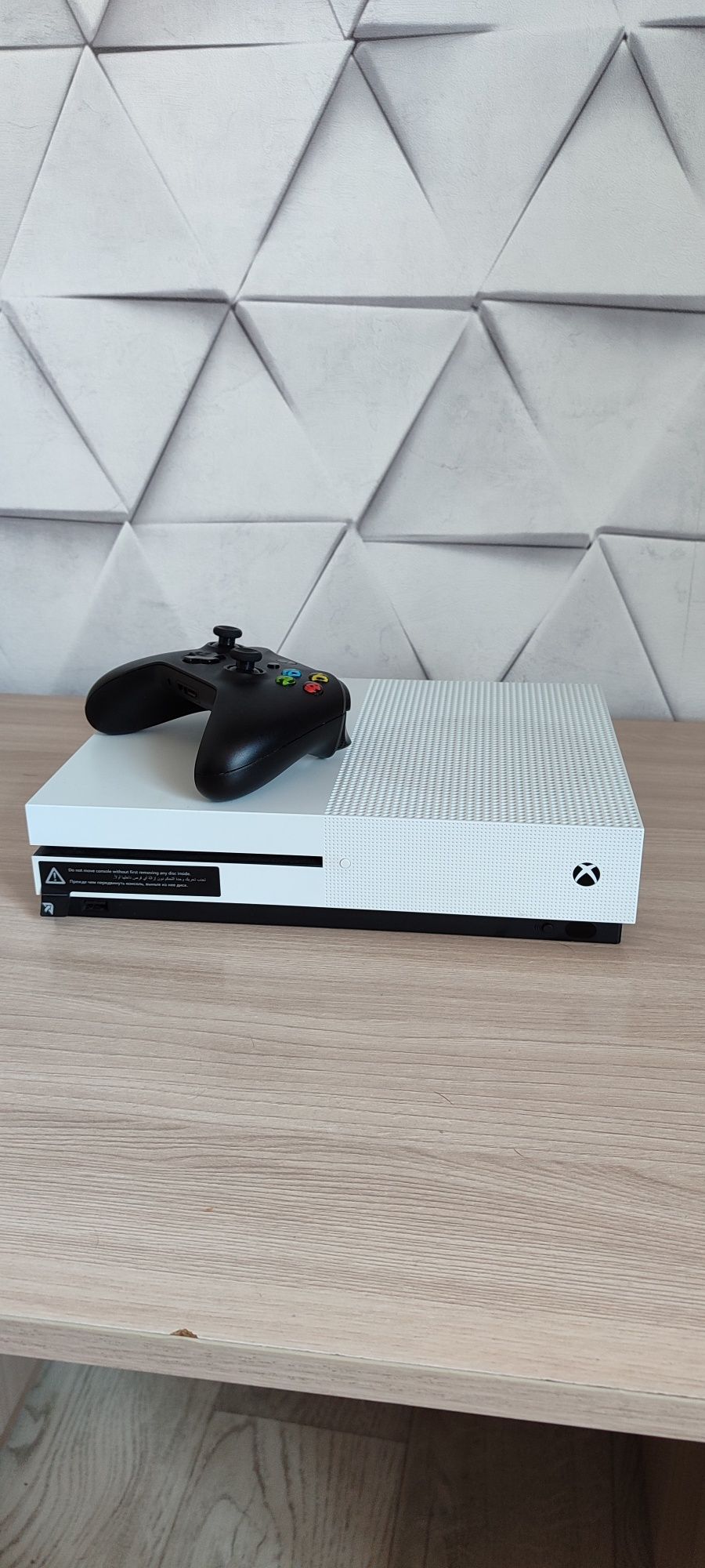 Продам Xbox One S