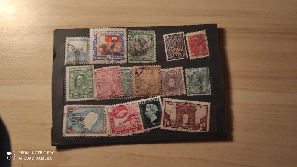 25 пощенски марки