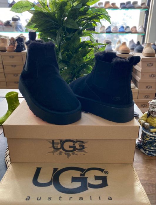 Дамски велурени боти UGG