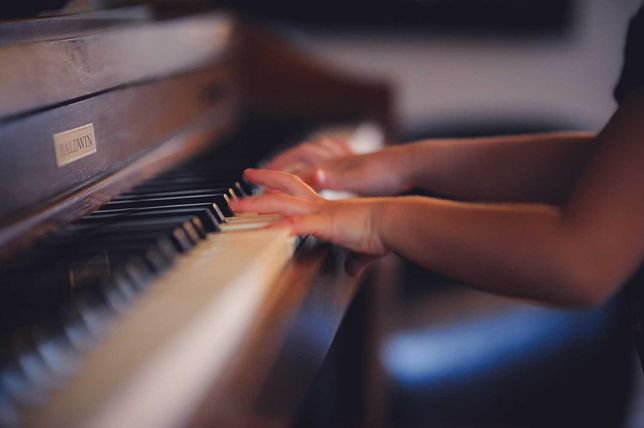 Lectii de pian si teorie muzicala pentru incepatori
