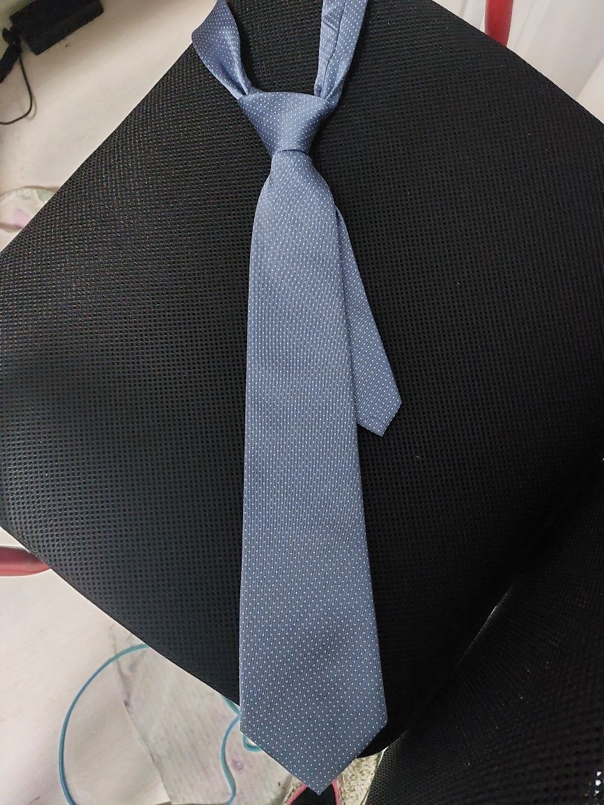 Синя вратовръзка от ZARA