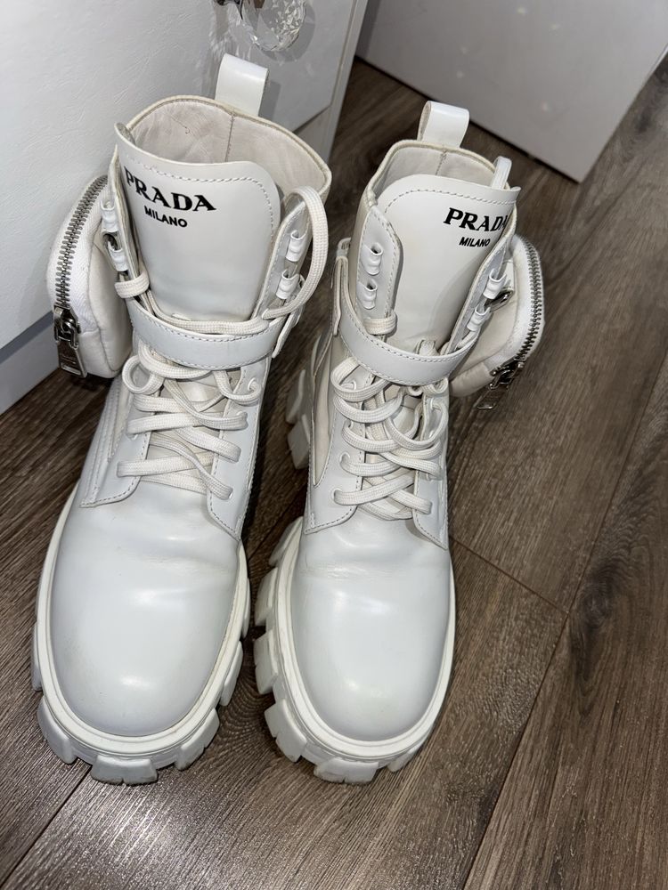 Prada бели боти / кубинки