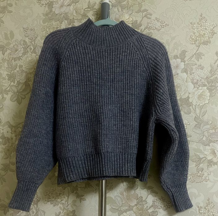 Теплый женский свитер