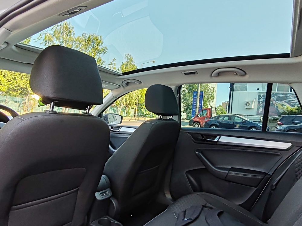 Skoda Rapid spaceback / Dsg / bixenon / Led / panoramic