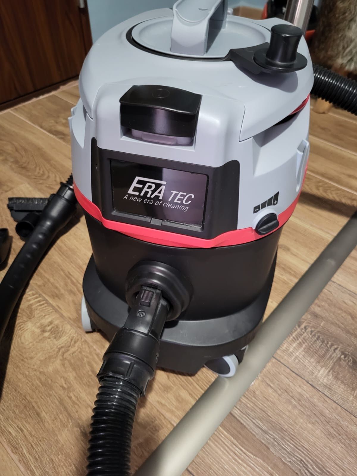 Vând aspirator profesional