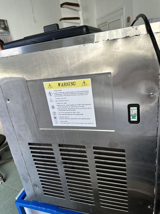 Продавам машина за сладолед vevor