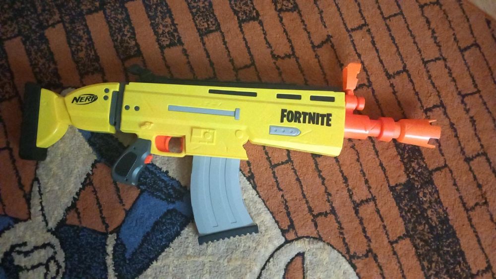 nerf fornite  ca nouă ……