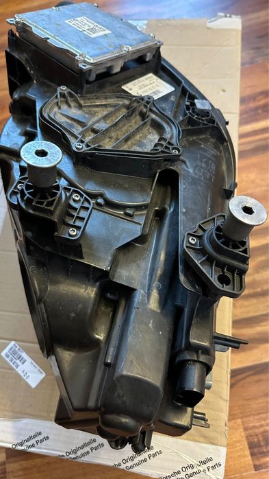 Far stanga Porsche Cayenne 9Y0 dupa 2018 cod piesa 9Y0941035L