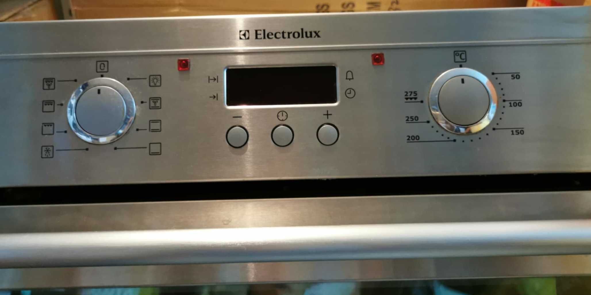 Фурна за вграждане ELECTROLUX с часовник, пуш бутони, Инокс, с 2 тави.