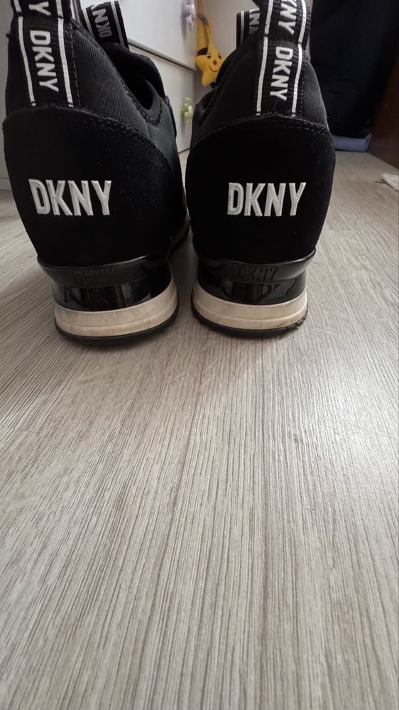 DKNY маратонки черни
