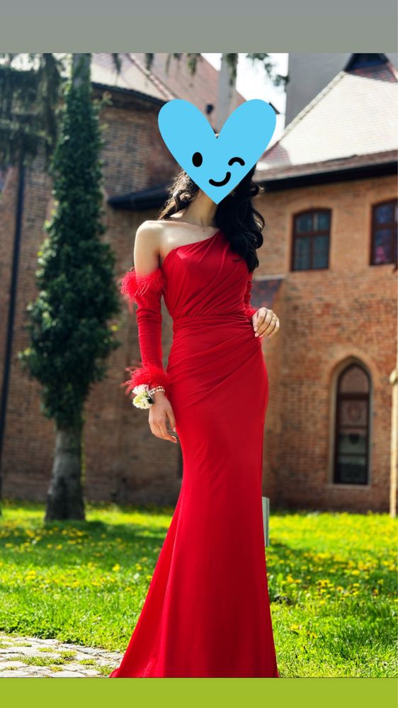 Rochie roșie cu puf lunga, purtată o singura data