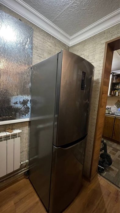 Продам Холодильник LG