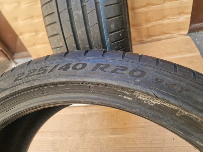 2 Pirelli R20 225/40
летни гуми Runflat 
DOT4119