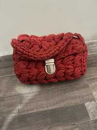 Плетена червена чанта