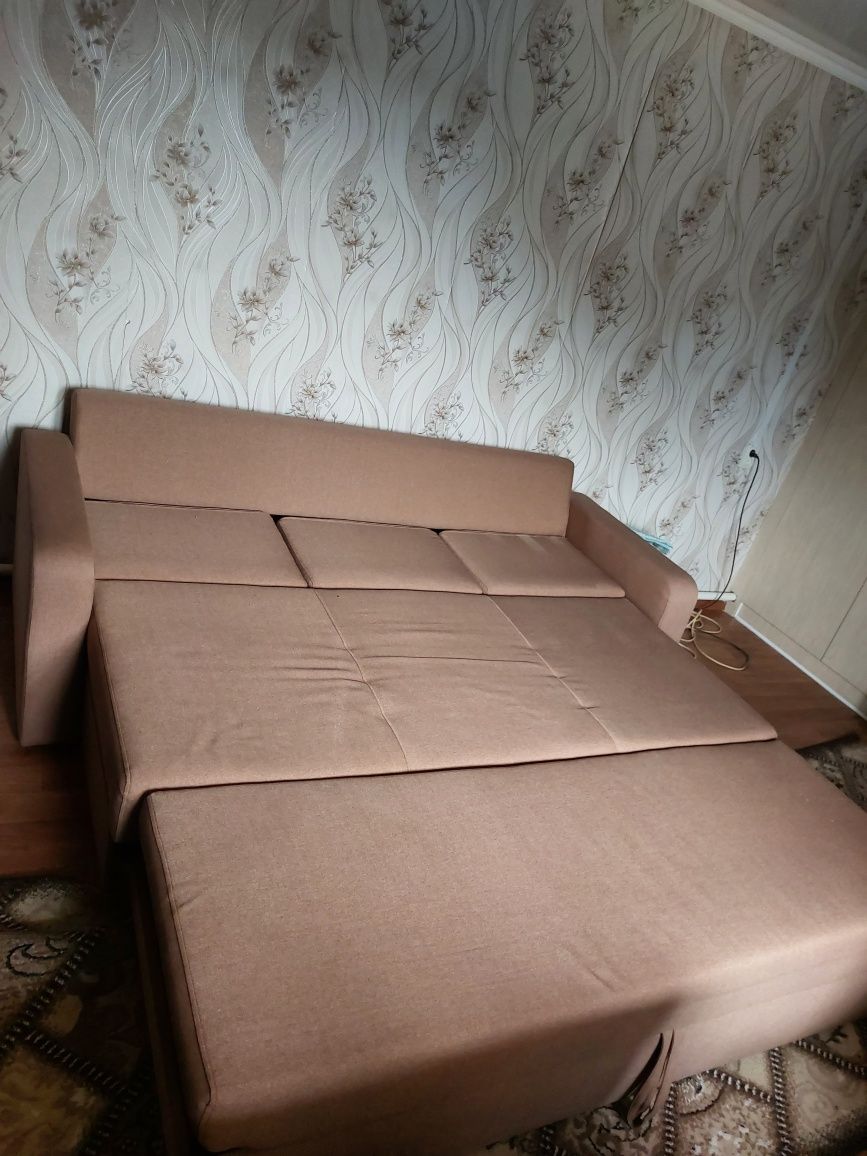 Диван раздвижной б/у.