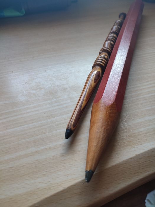 Vând creion și pix gigant