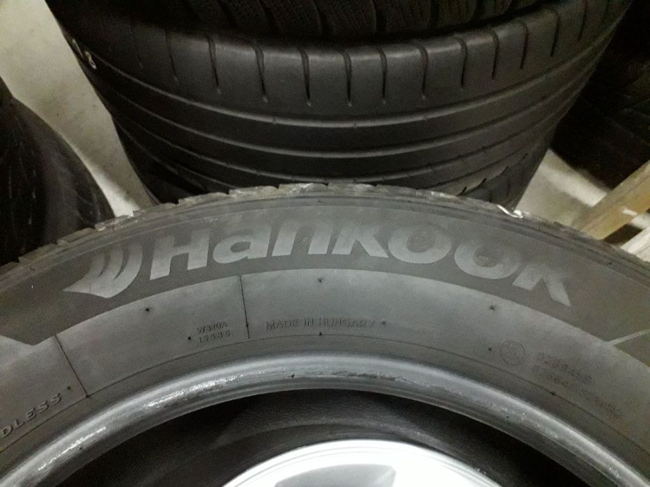 HANKOOK 215/65/17-2бр дот 3219